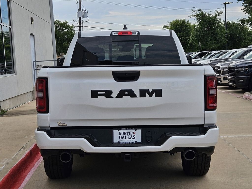 New 2026 Ram 1500 EXPRESS CREW CAB 4X2 5'7 BOX Pickup