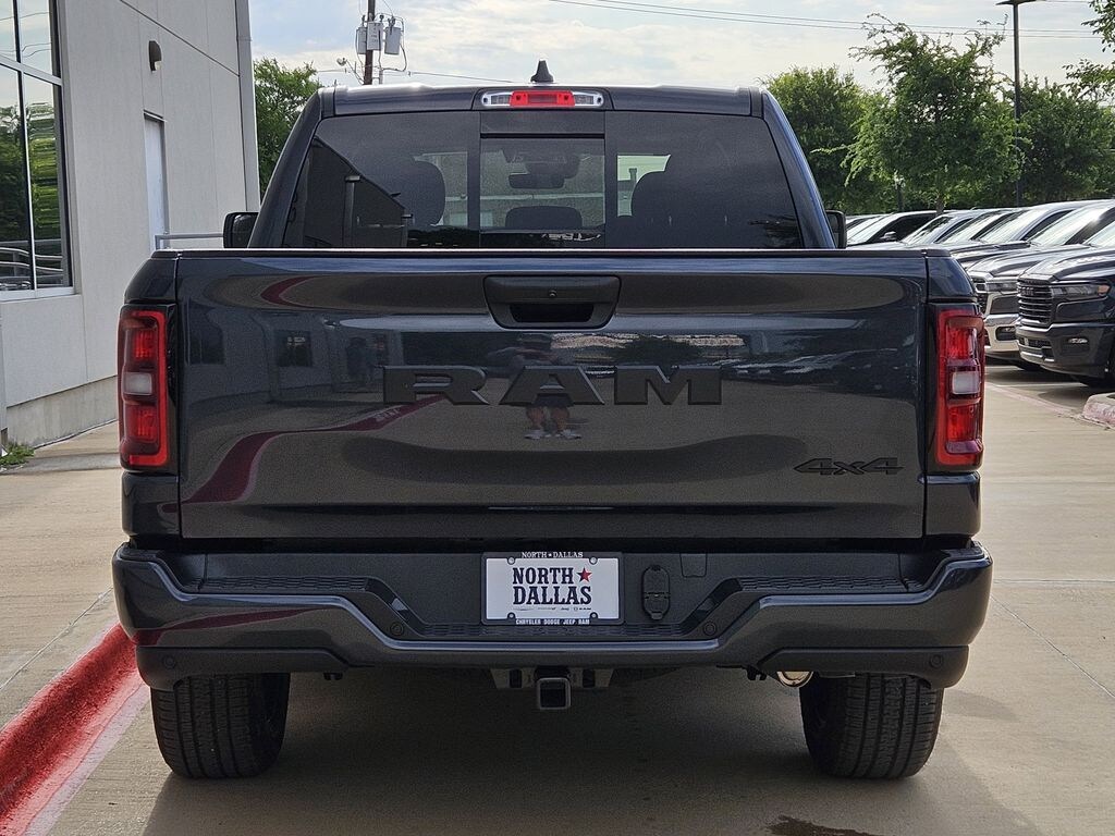 New 2026 Ram 1500 EXPRESS CREW CAB 4X4 5'7 BOX Pickup