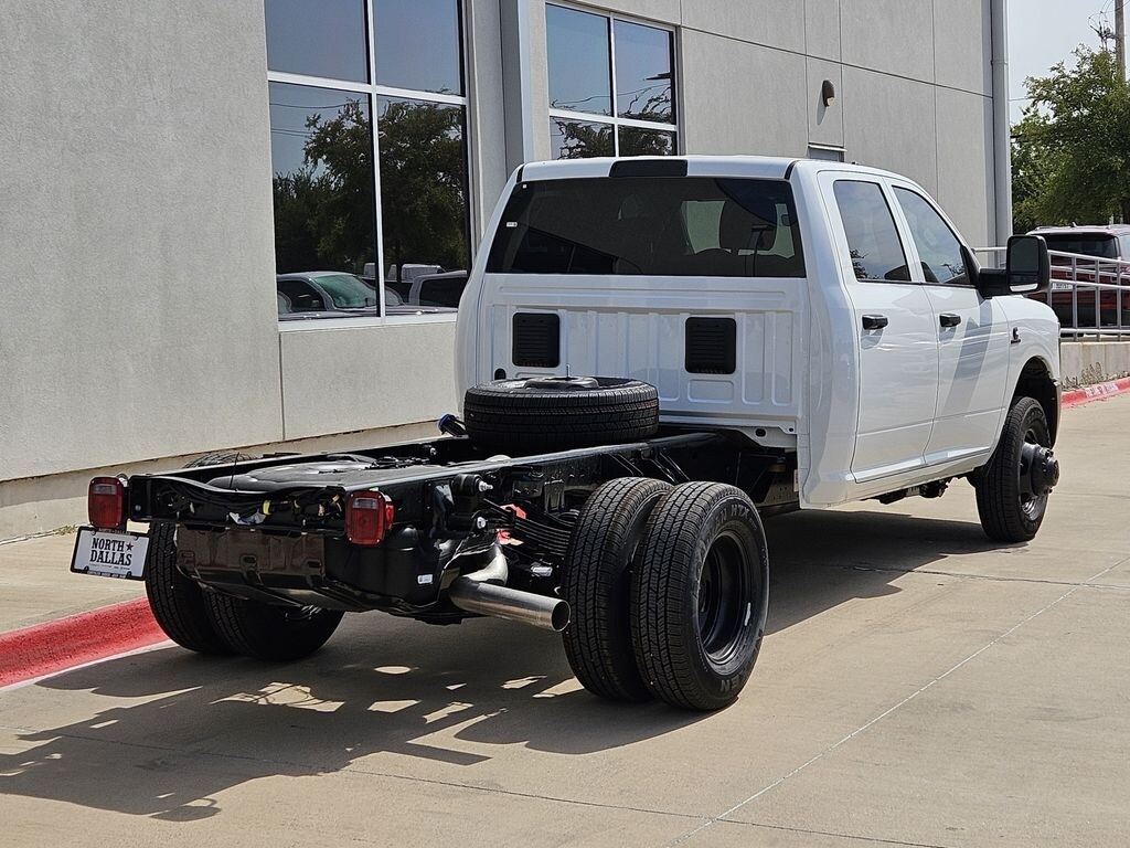 New 2026 Ram 3500 Chassis Cab TRADESMAN CREW 4X4 60' CA Pickup