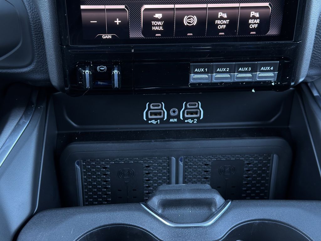 2026 RAM 3500 Laramie - Photo 16