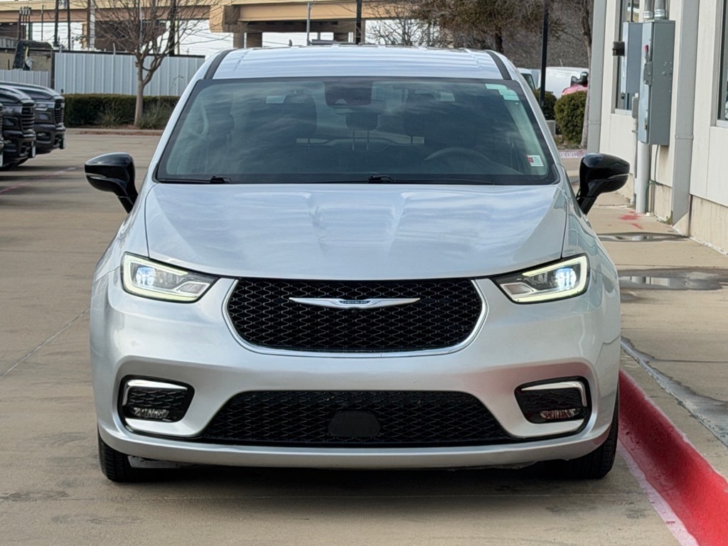 Used 2024 Chrysler Pacifica Touring L Van Passenger Van