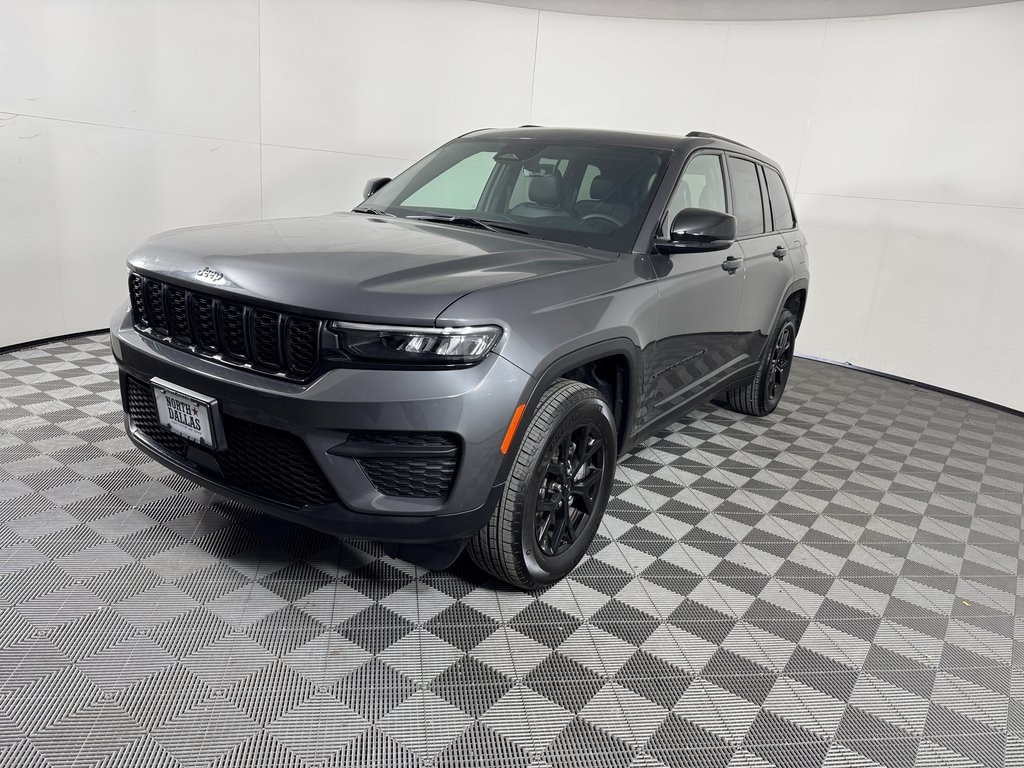 Used 2025 Jeep Grand Cherokee Laredo SUV