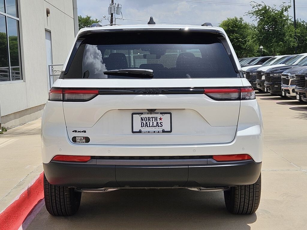 New 2026 Jeep Grand Cherokee LAREDO ALTITUDE 4X4 Sport Utility