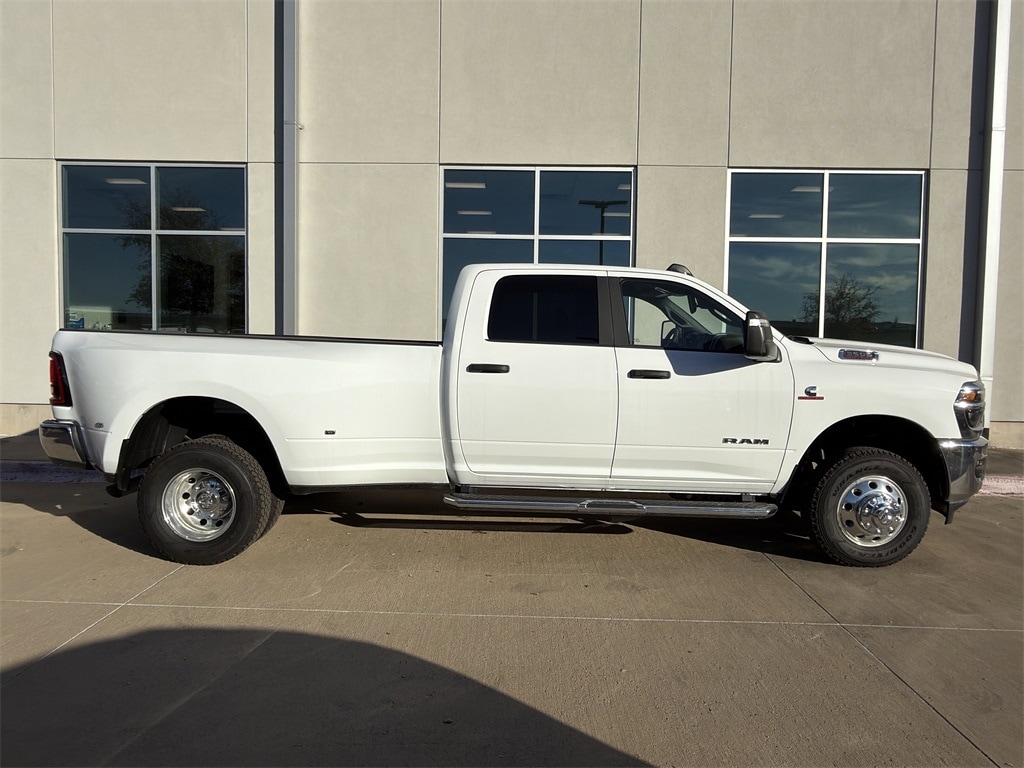 New 2026 Ram 3500 LONE STAR CREW CAB 4X4 8' BOX Pickup