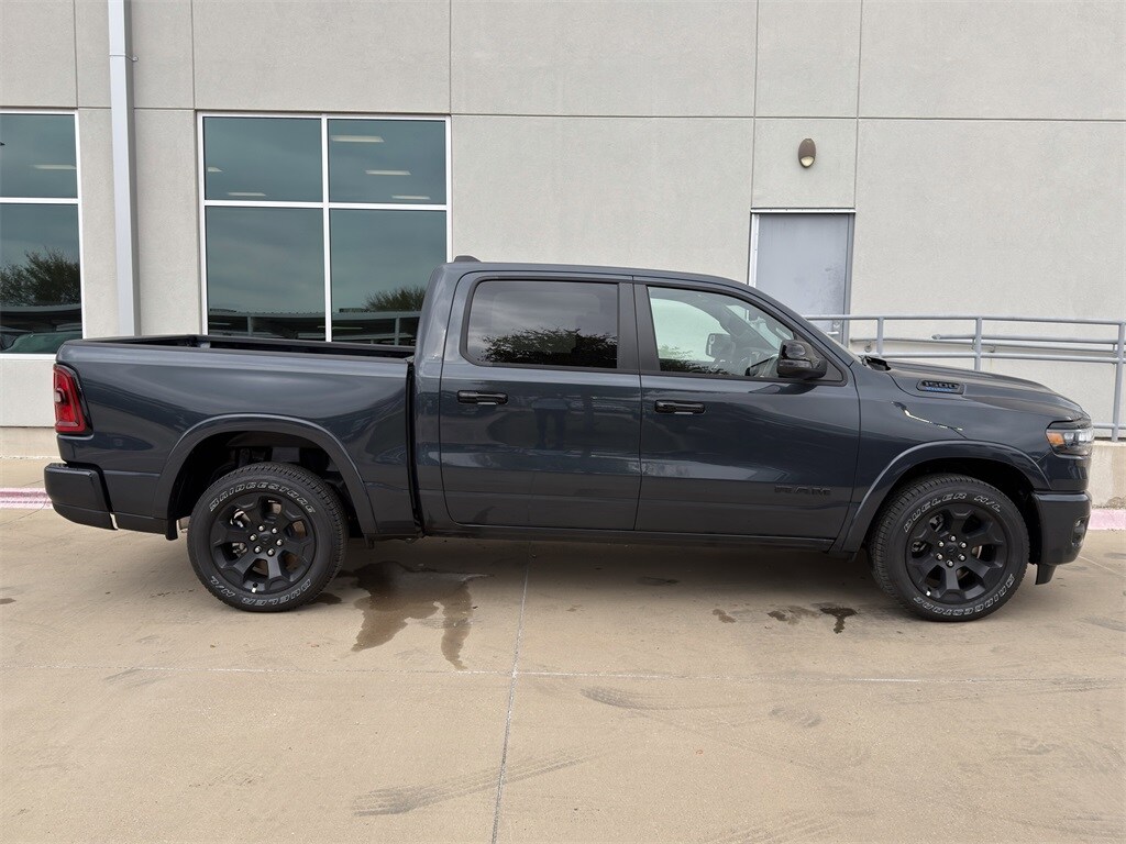 New 2025 Ram 1500 LONE STAR CREW CAB 4X2 5'7 BOX Pickup