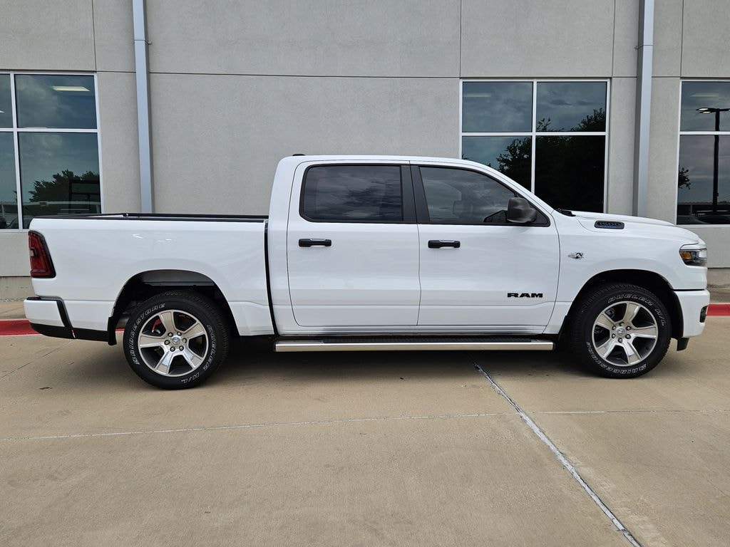 New 2026 Ram 1500 EXPRESS CREW CAB 4X2 5'7 BOX Pickup