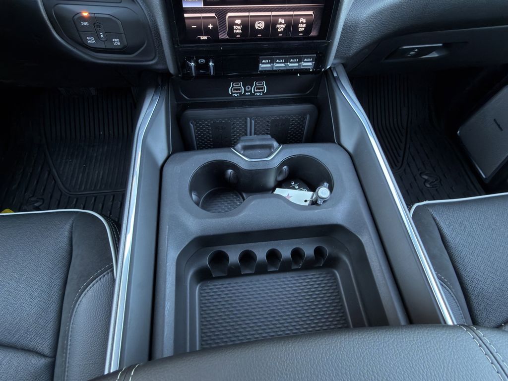 2026 RAM 3500 Laramie - Photo 17