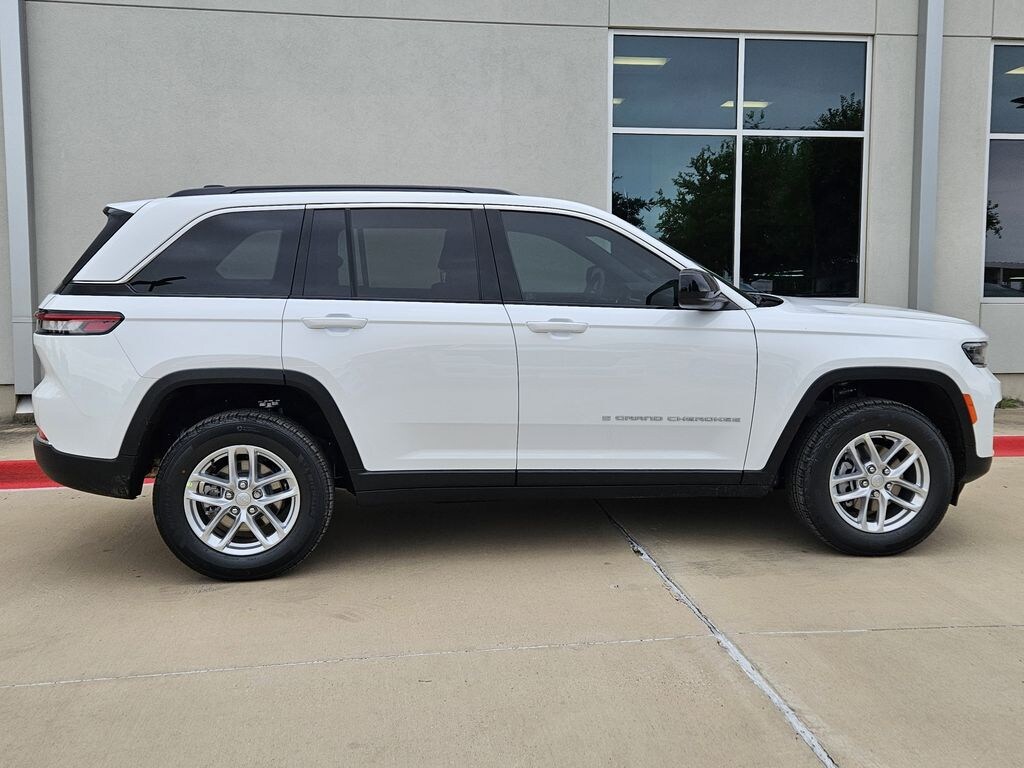 New 2026 Jeep Grand Cherokee LAREDO 4X4 Sport Utility