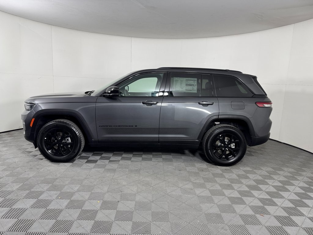 Used 2025 Jeep Grand Cherokee Laredo SUV