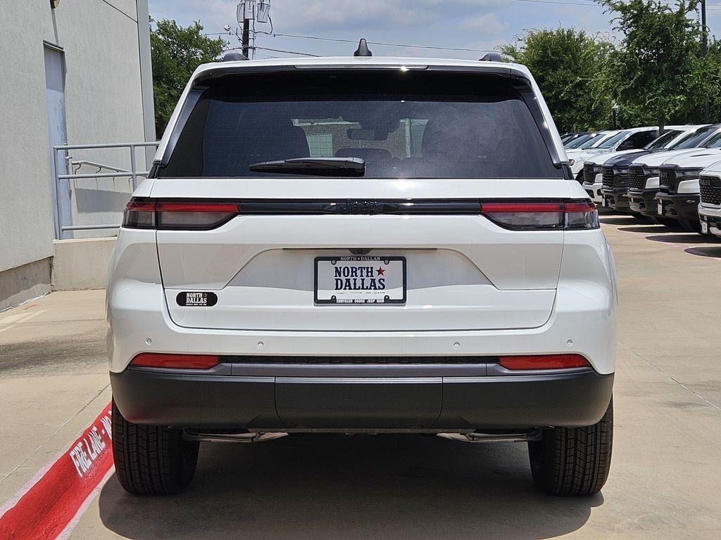 New 2026 Jeep Grand Cherokee LAREDO ALTITUDE 4X2 Sport Utility