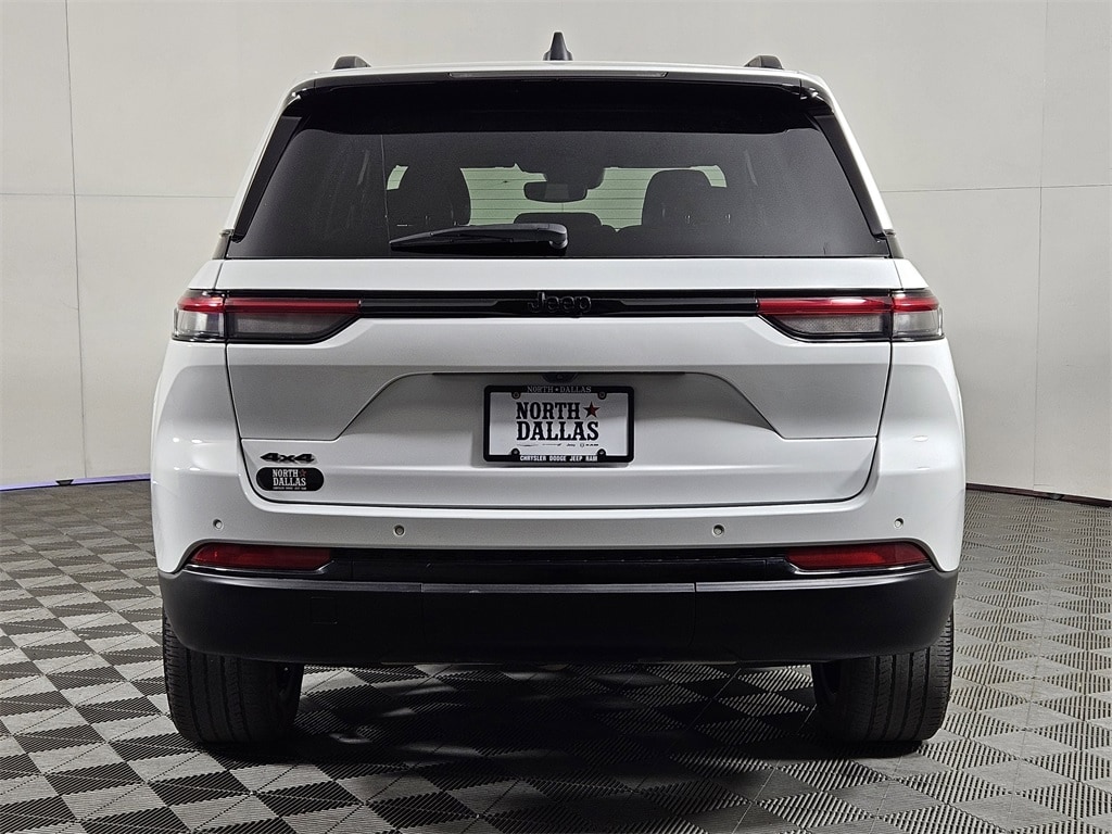 Used 2023 Jeep Grand Cherokee Laredo SUV