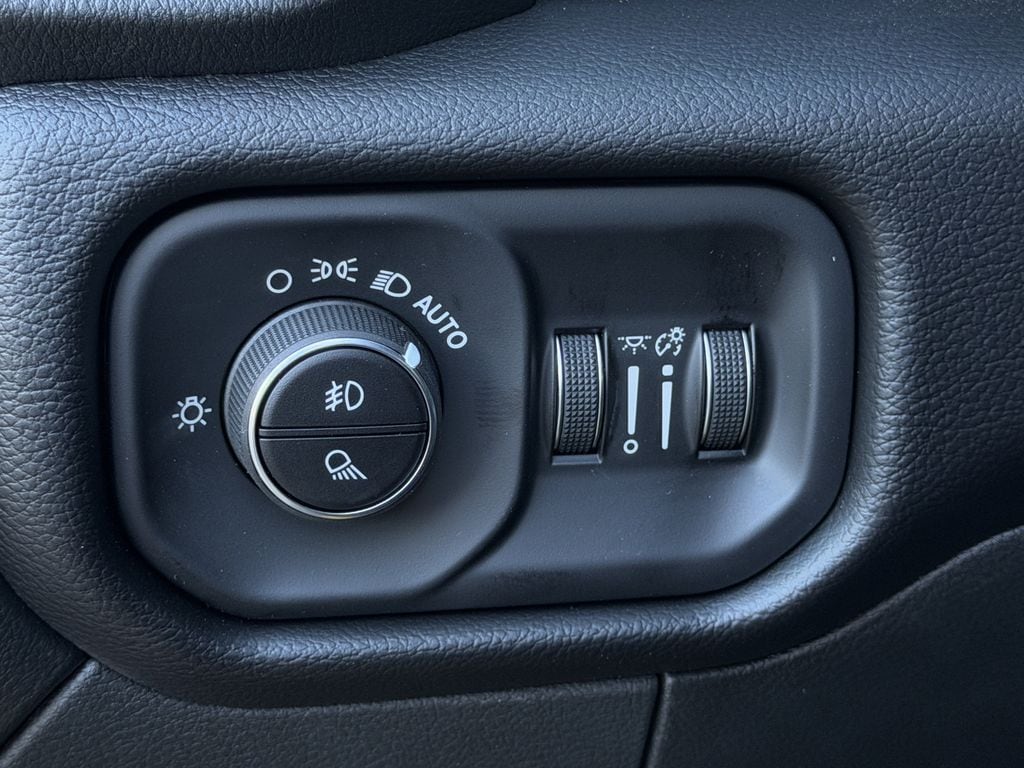 2026 RAM 3500 Laramie - Photo 19