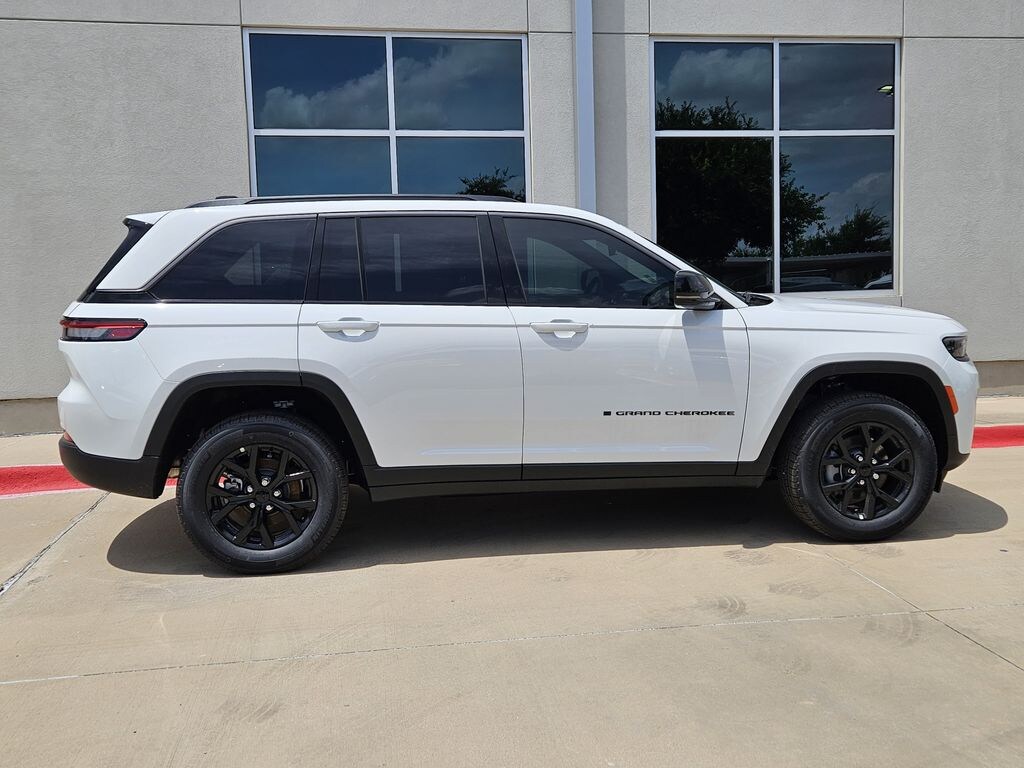 New 2026 Jeep Grand Cherokee LAREDO ALTITUDE 4X2 Sport Utility