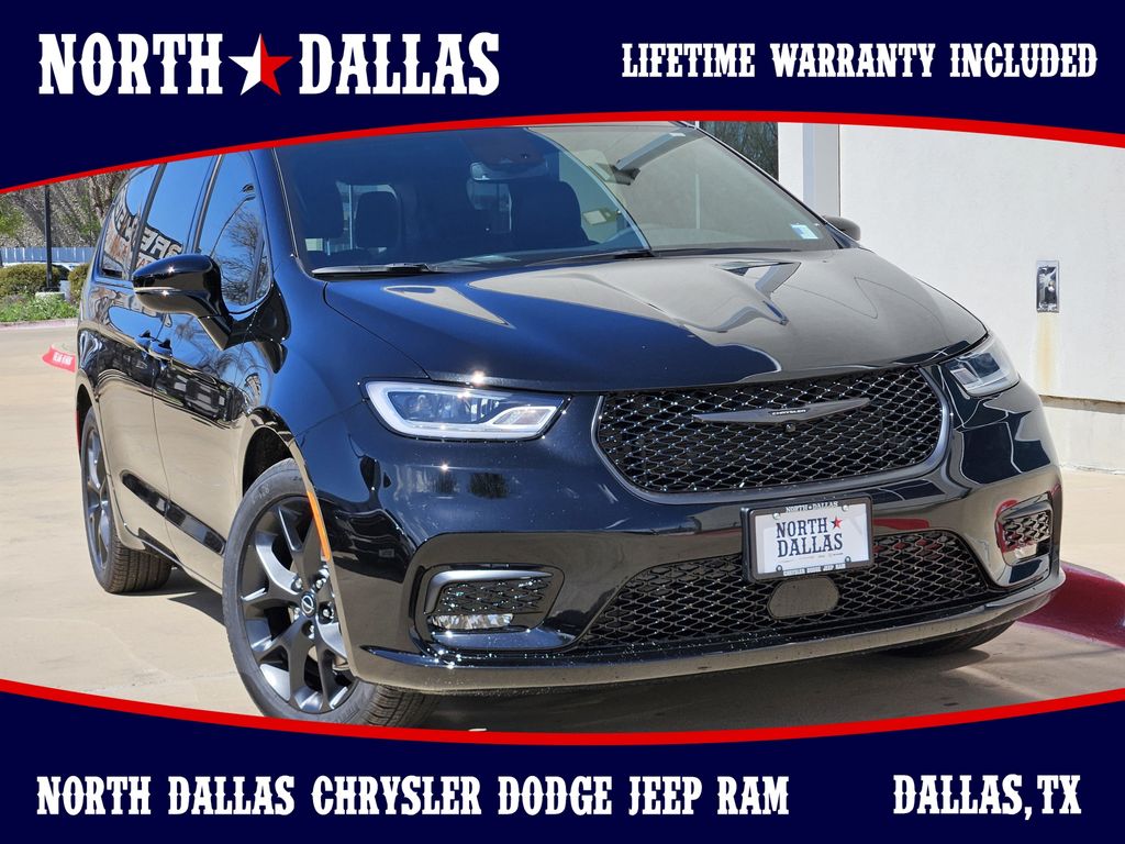 2026 Chrysler Pacifica Select's photo