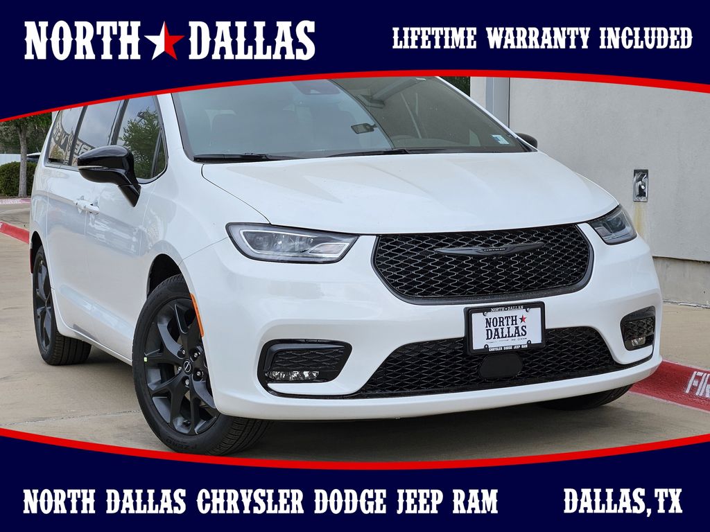 2026 Chrysler Pacifica Select's photo