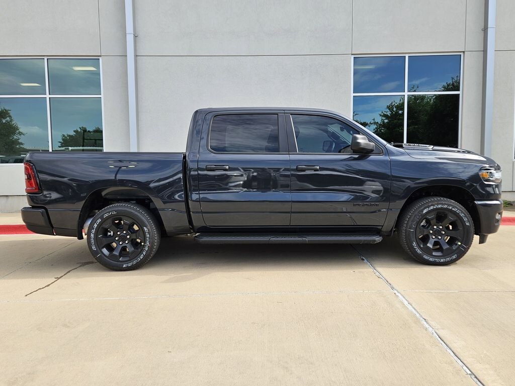 New 2026 Ram 1500 EXPRESS CREW CAB 4X4 5'7 BOX Pickup