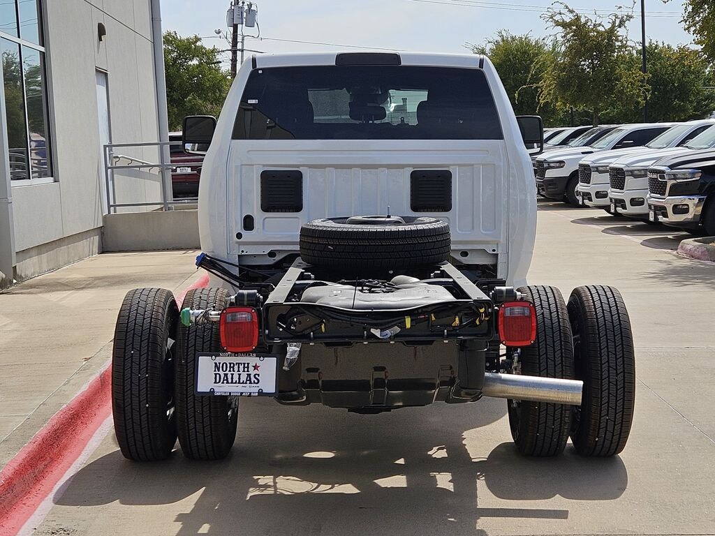 New 2026 Ram 3500 Chassis Cab TRADESMAN CREW 4X4 60' CA Pickup
