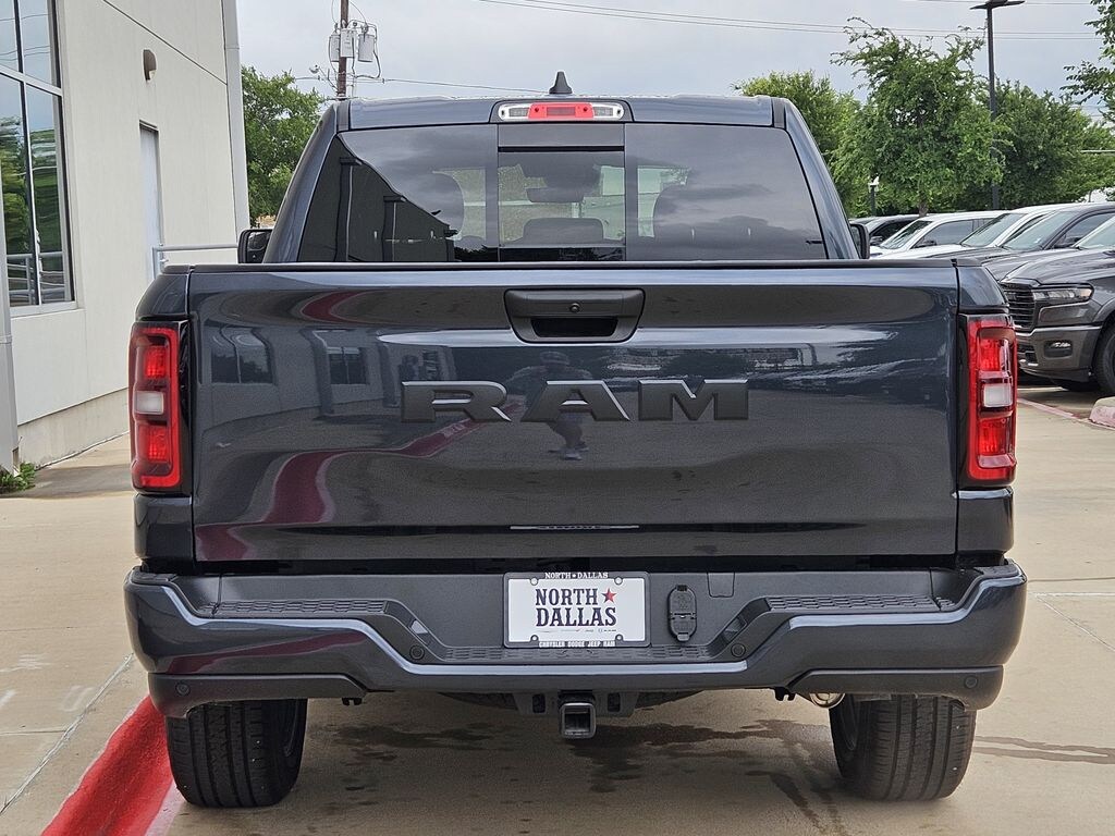 New 2026 Ram 1500 EXPRESS CREW CAB 4X2 5'7 BOX Pickup