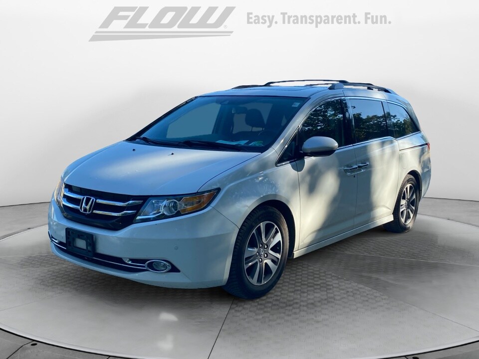 2016 Honda Odyssey Touring photo 3