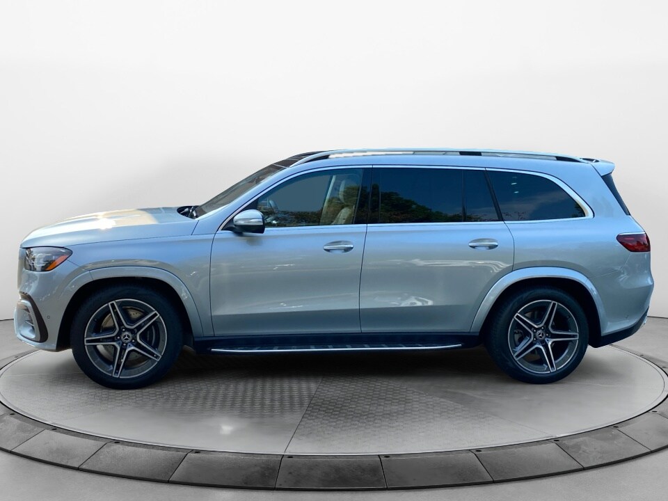 2026 Mercedes Benz GLS 450 4MATIC photo 4