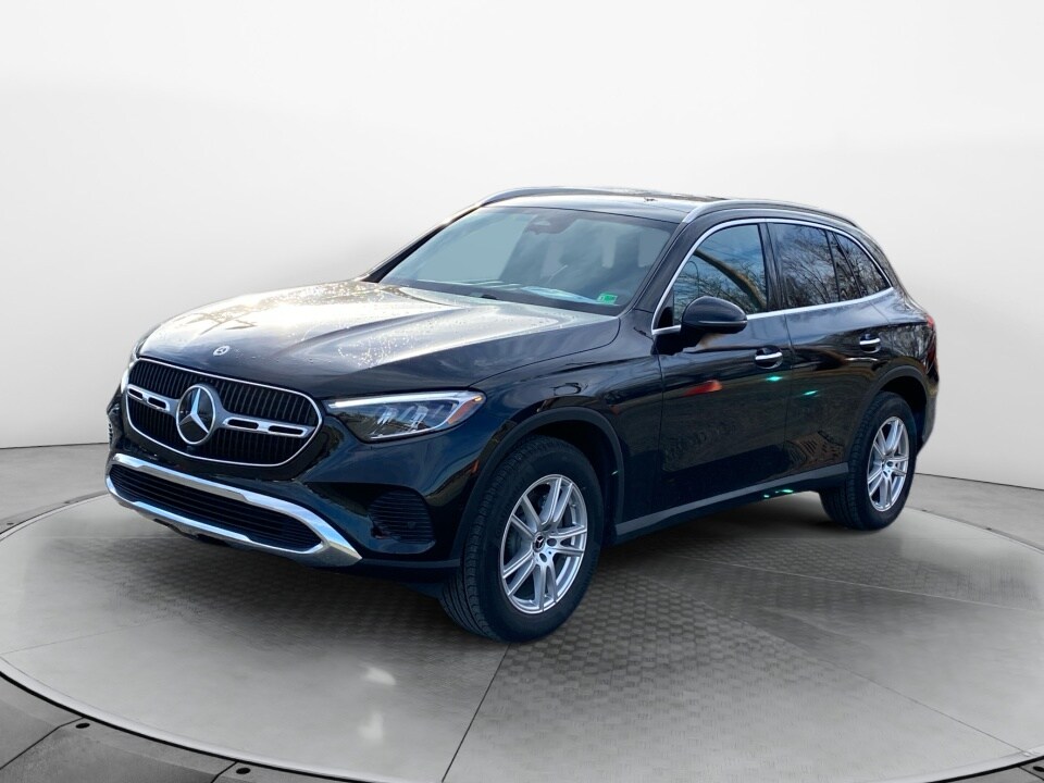 2025 Mercedes Benz GLC 300 4MATIC photo 3