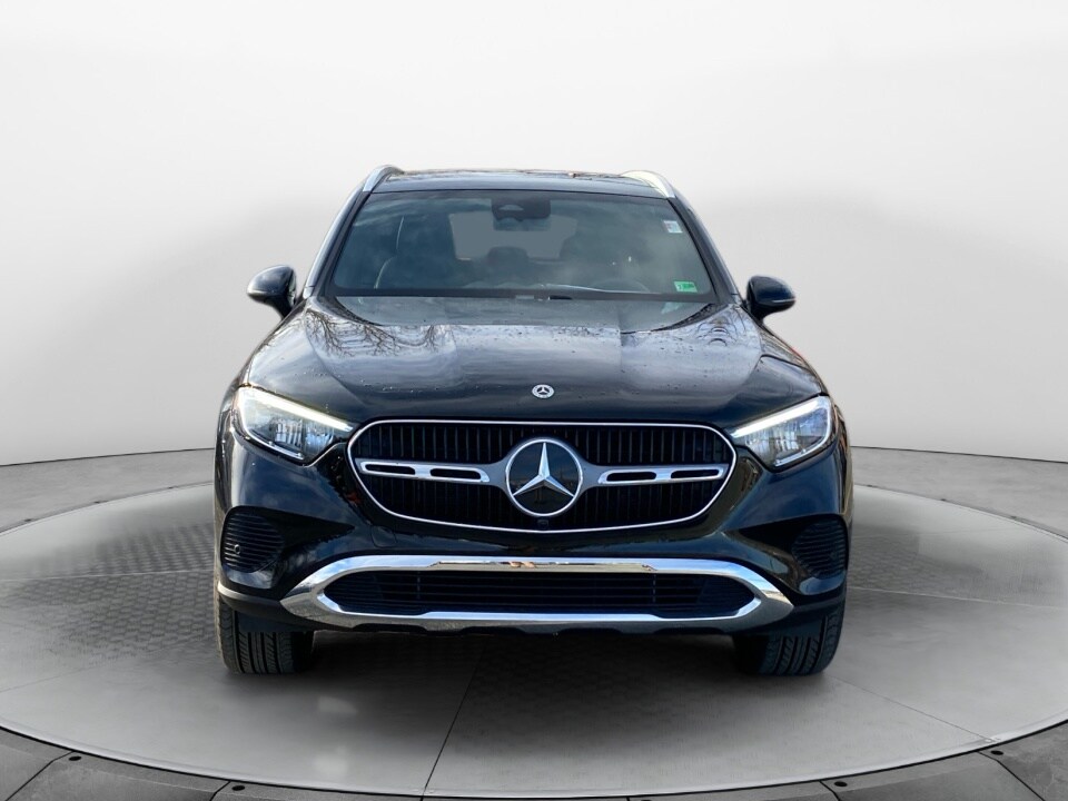2025 Mercedes Benz GLC 300 4MATIC photo 2