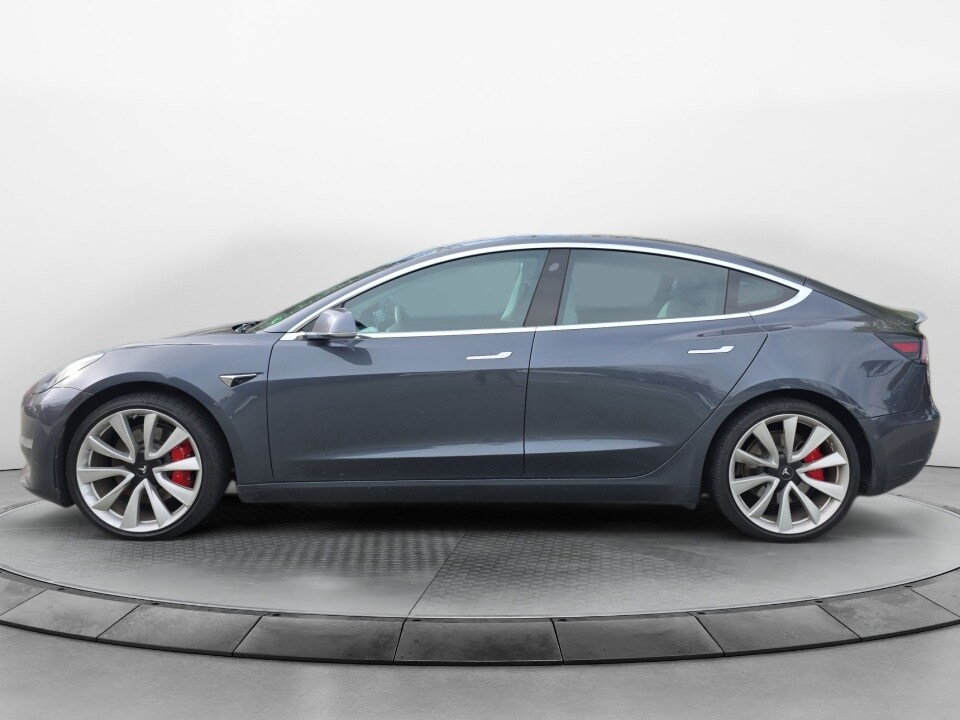 2019 Tesla Model 3 Performance photo 4