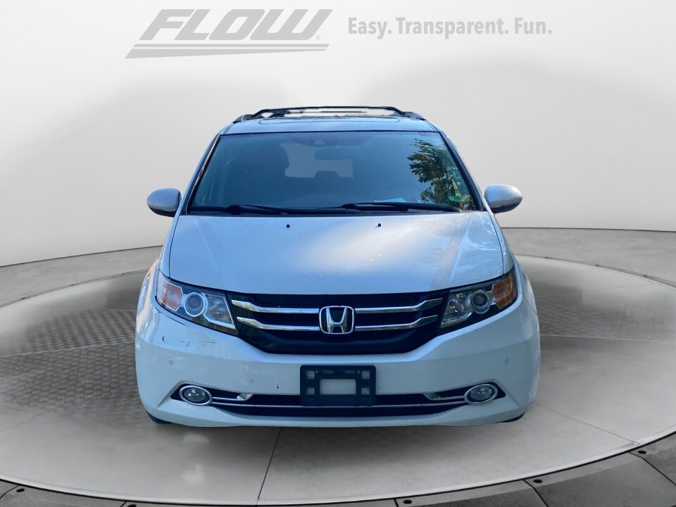 2016 Honda Odyssey Touring photo 2