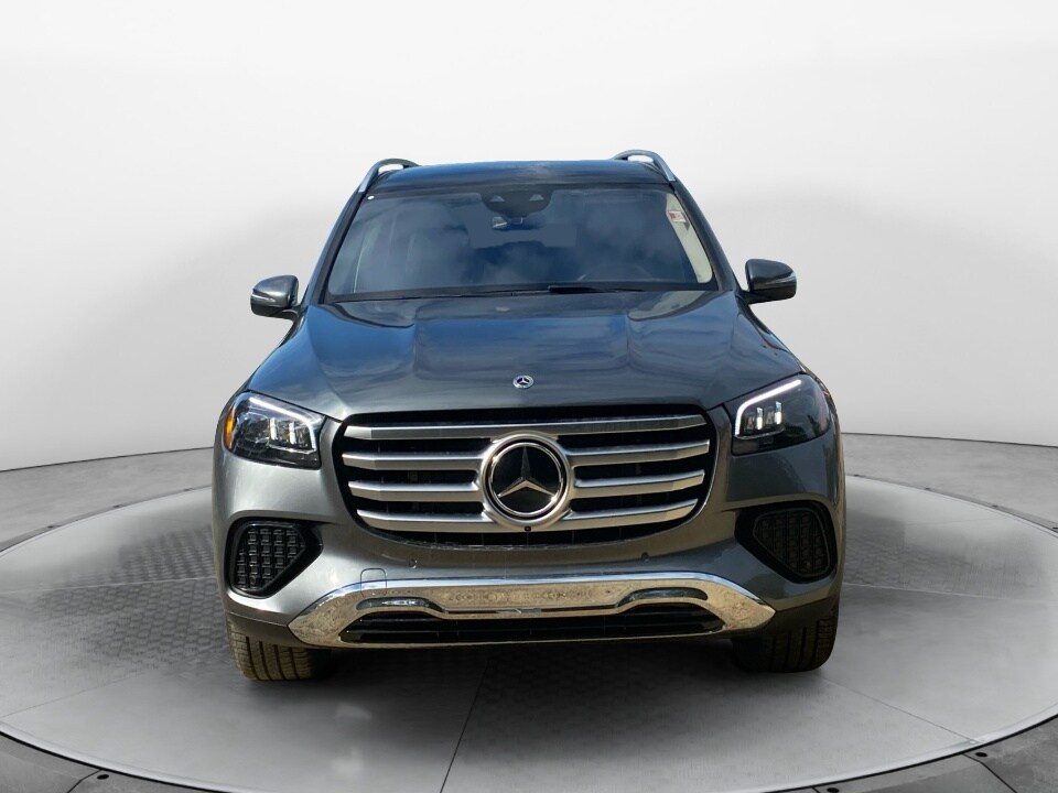 2026 Mercedes Benz GLS 450 4MATIC photo 2