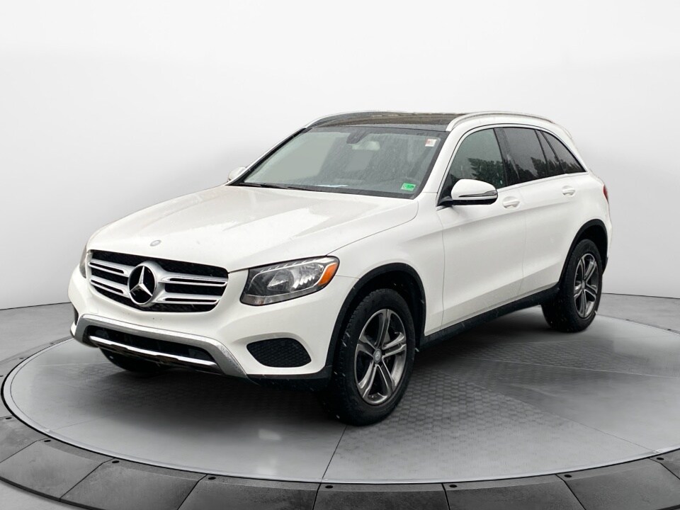 2016 Mercedes Benz GLC 300 4MATIC photo 3