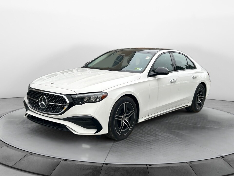 2025 Mercedes Benz E 450 4MATIC photo 3