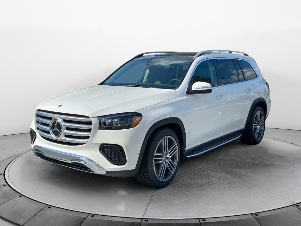 2026 Mercedes Benz GLS 450 4MATIC photo 3