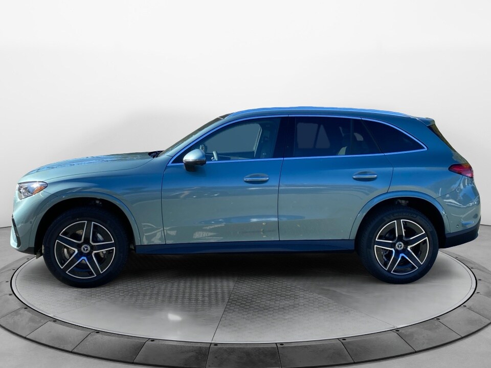 2026 Mercedes Benz GLC 300 4MATIC photo 3