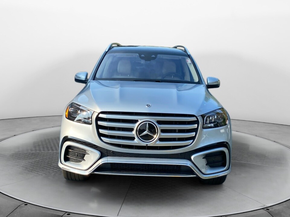 2026 Mercedes Benz GLS 450 4MATIC photo 2