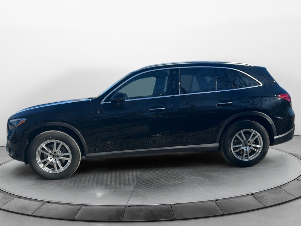 2025 Mercedes Benz GLC 300 4MATIC photo 4