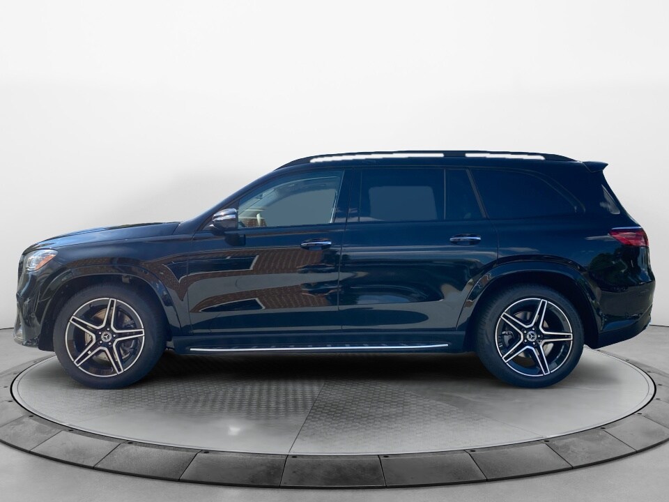 2026 Mercedes Benz GLS 450 4MATIC photo 2
