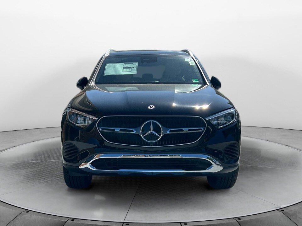 2025 Mercedes Benz GLC 300 4MATIC photo 2