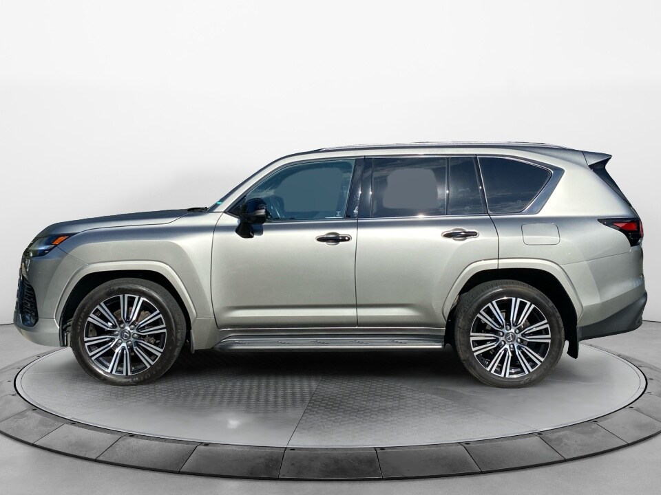 2024 Lexus LX 600 Luxury photo 2