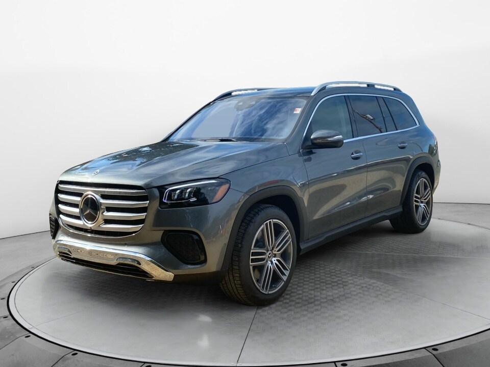 2026 Mercedes Benz GLS 450 4MATIC photo 3