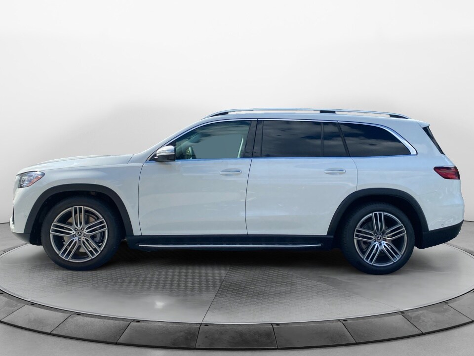 2026 Mercedes Benz GLS 450 4MATIC photo 4