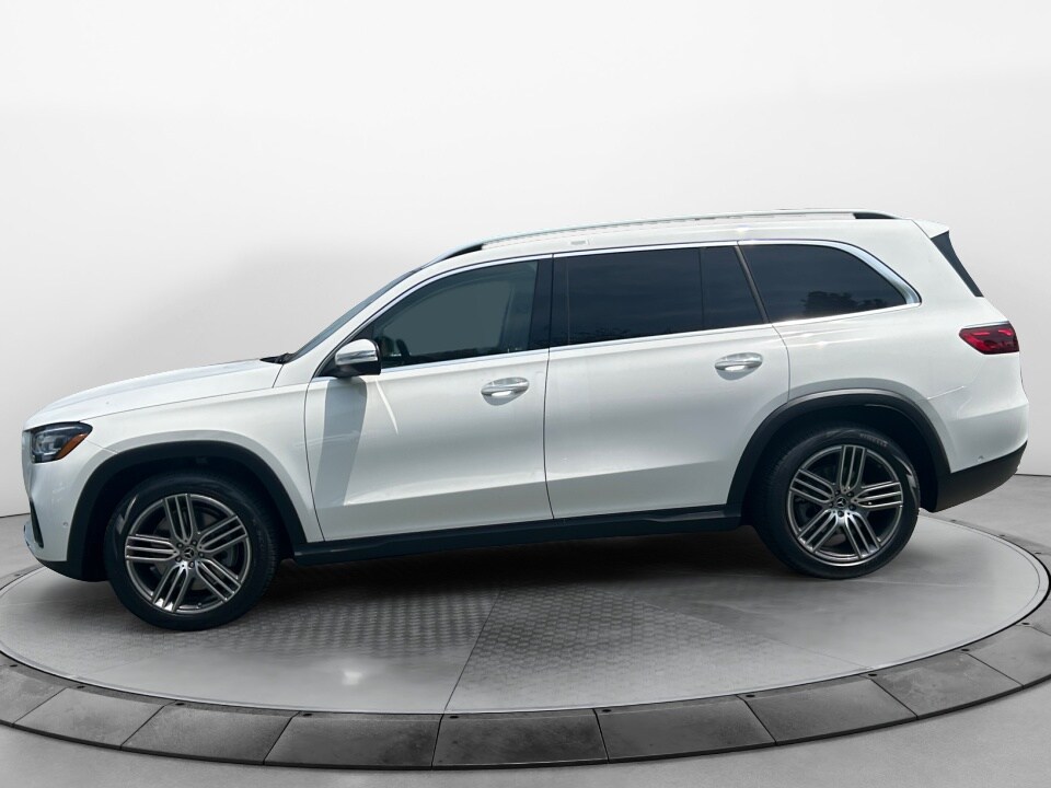 2025 Mercedes Benz GLS 450 4MATIC photo 4