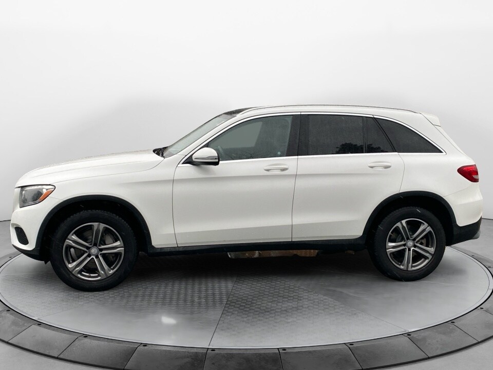 2016 Mercedes Benz GLC 300 4MATIC photo 4