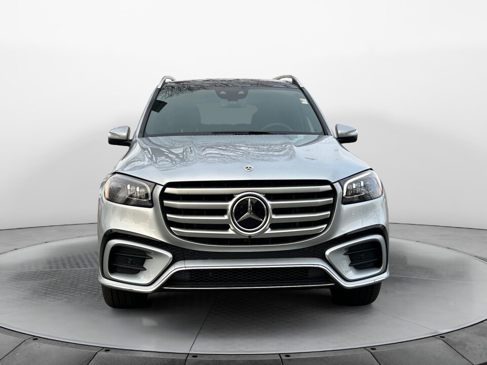 2025 Mercedes Benz GLS 450 4MATIC photo 2