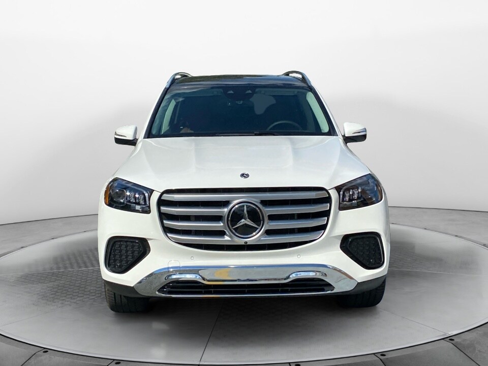2026 Mercedes Benz GLS 450 4MATIC photo 2
