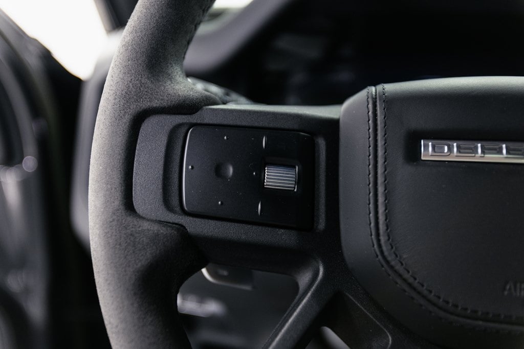 2023 LAND ROVER DEFENDER - Image 11