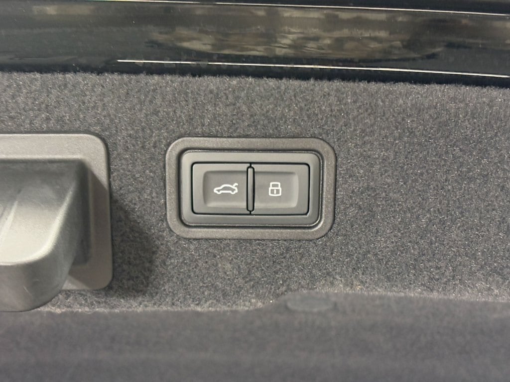 2021 AUDI S8 - Image 33