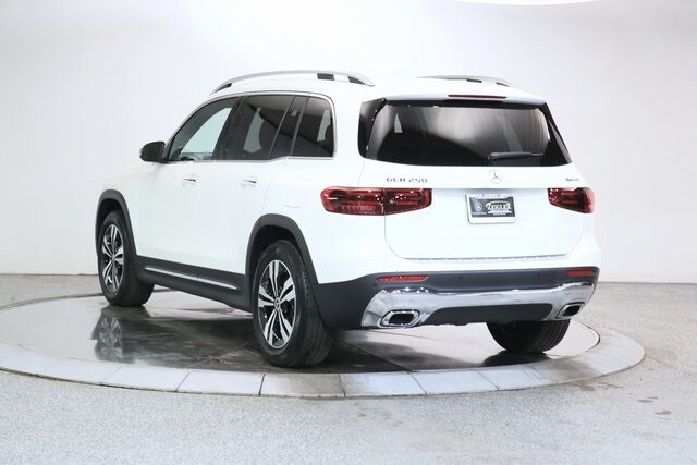 2025 Mercedes Benz GLB 250 4MATIC photo 2
