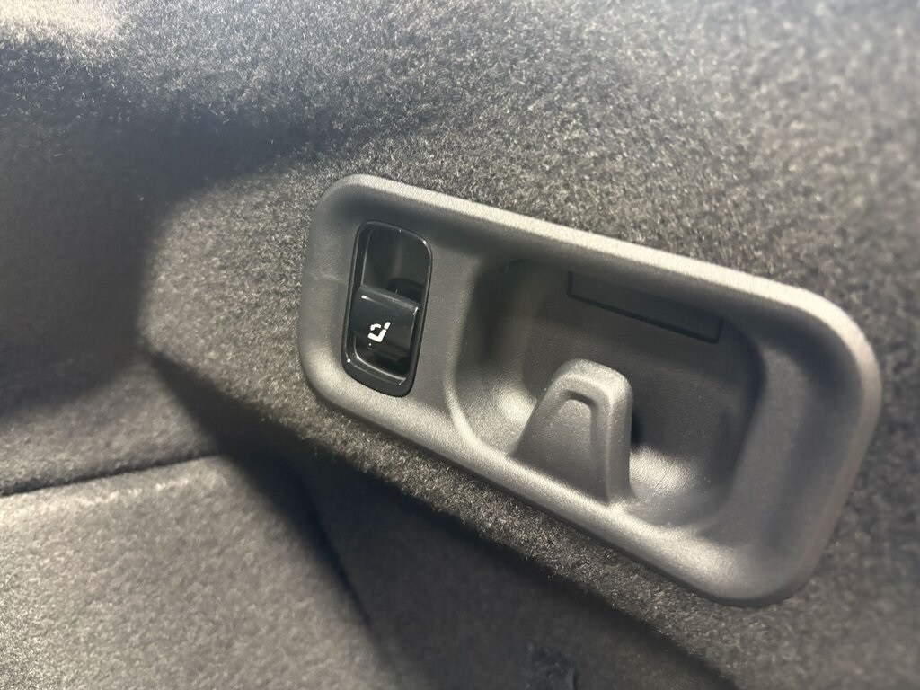 2025 MERCEDES-BENZ E-CLASS - Image 34