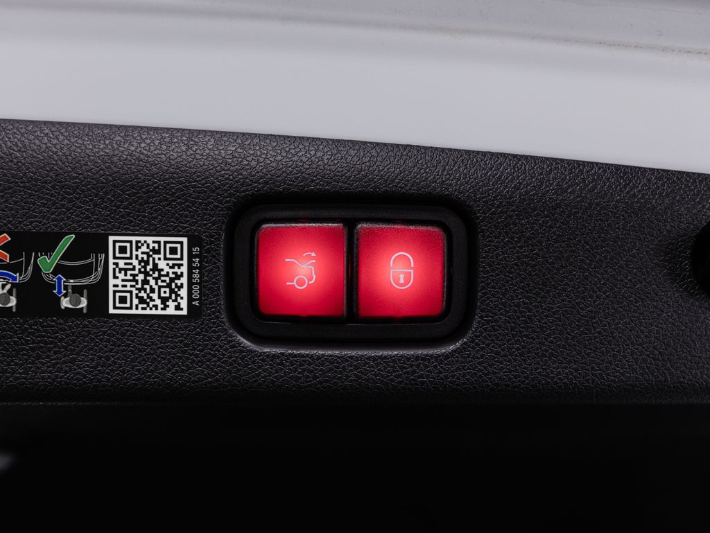 2025 MERCEDES-BENZ E-CLASS - Image 32