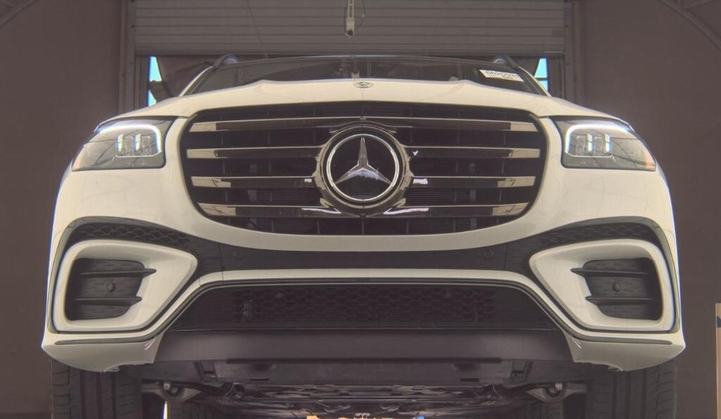 2025 Mercedes Benz GLS 580 photo 2